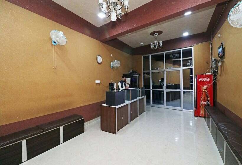 ホテル Oyo 23165 Raghav Resort