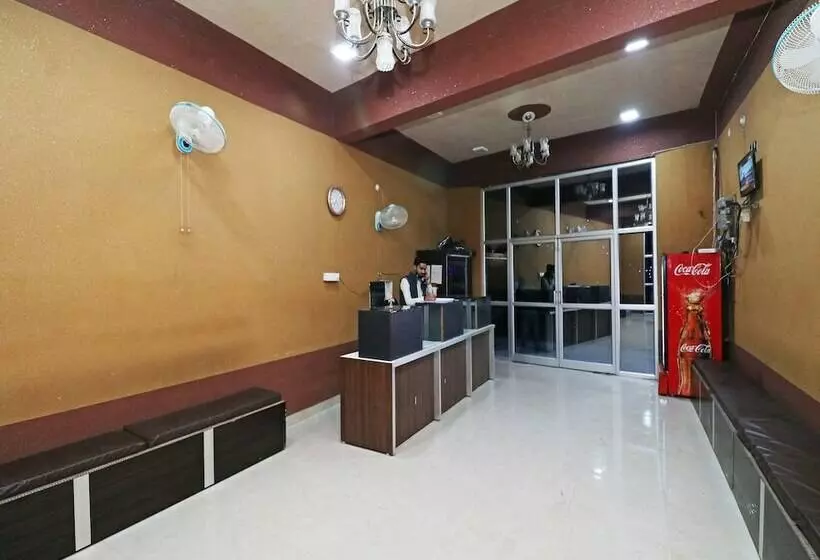 ホテル Oyo 23165 Raghav Resort