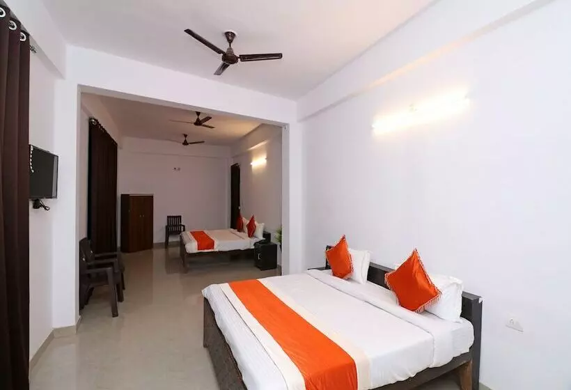ホテル Oyo 23165 Raghav Resort
