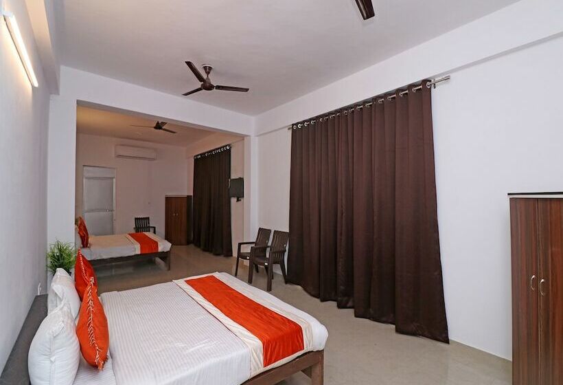 ホテル Oyo 23165 Raghav Resort