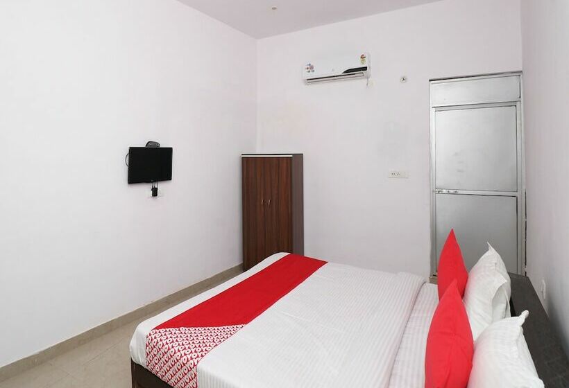 ホテル Oyo 23165 Raghav Resort