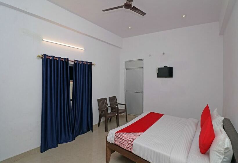 ホテル Oyo 23165 Raghav Resort