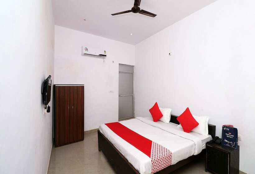 ホテル Oyo 23165 Raghav Resort