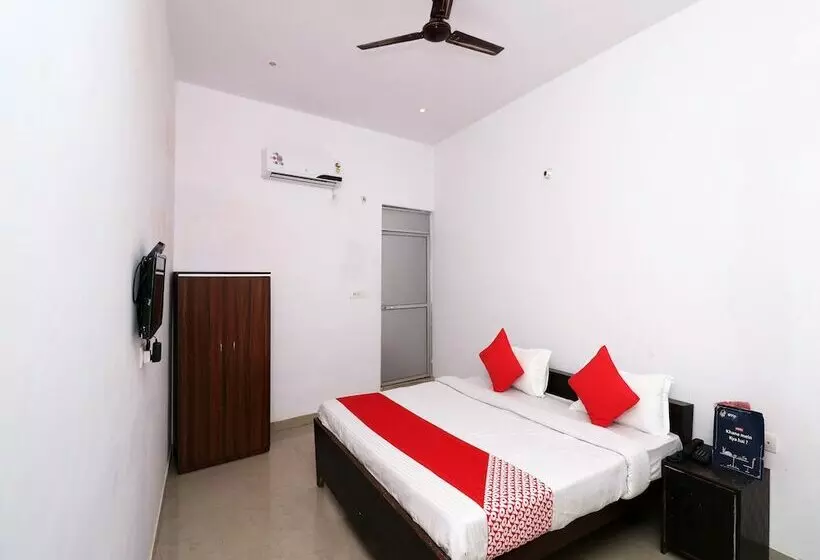 ホテル Oyo 23165 Raghav Resort