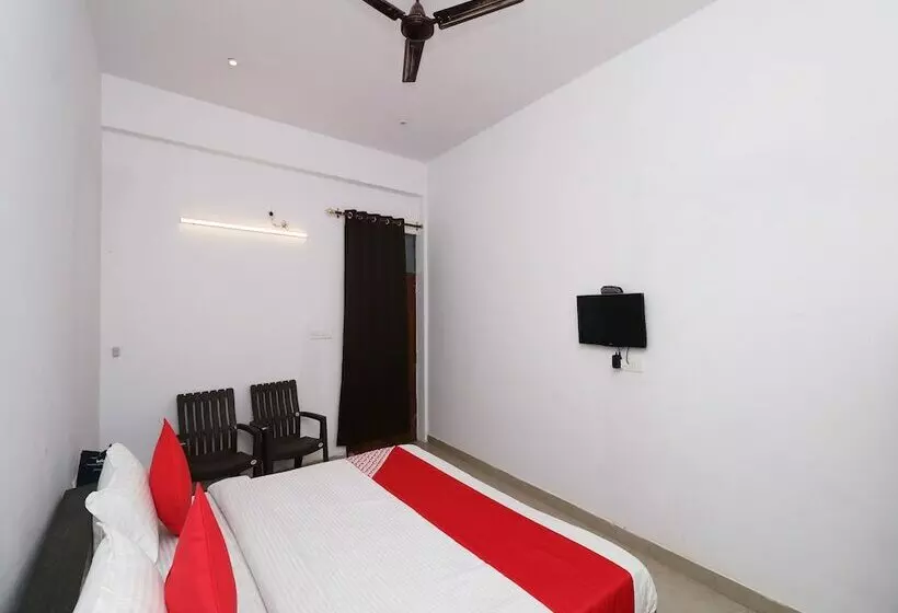 ホテル Oyo 23165 Raghav Resort