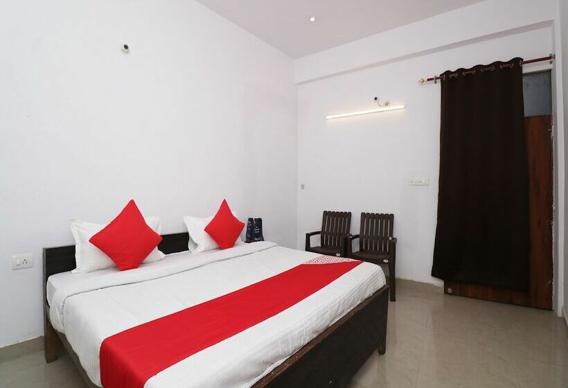 ホテル Oyo 23165 Raghav Resort