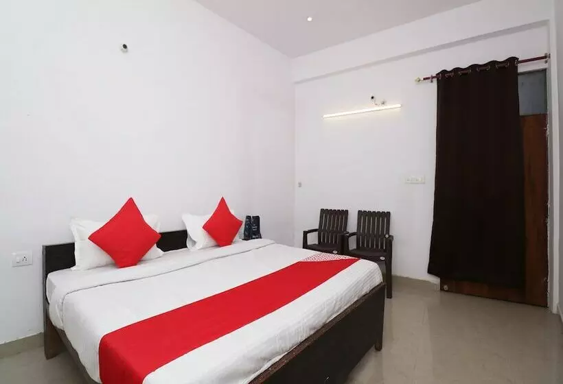 ホテル Oyo 23165 Raghav Resort