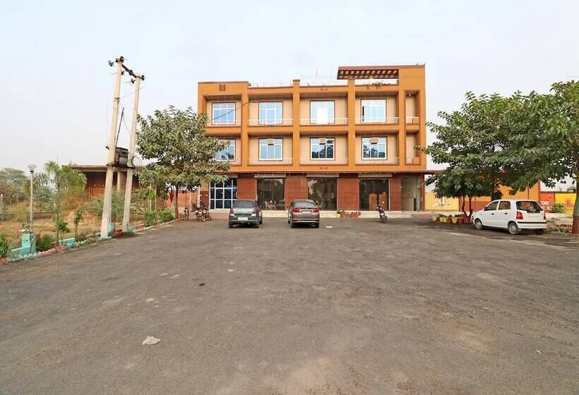 ホテル Oyo 23165 Raghav Resort