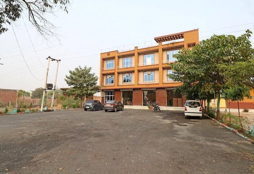 ホテル Oyo 23165 Raghav Resort