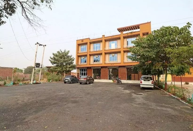ホテル Oyo 23165 Raghav Resort