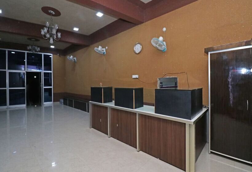 ホテル Oyo 23165 Raghav Resort