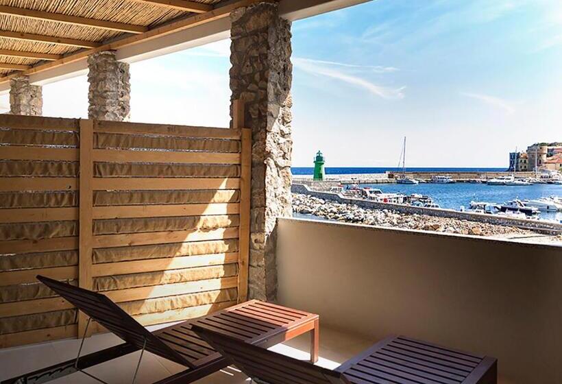 Отель La Guardia