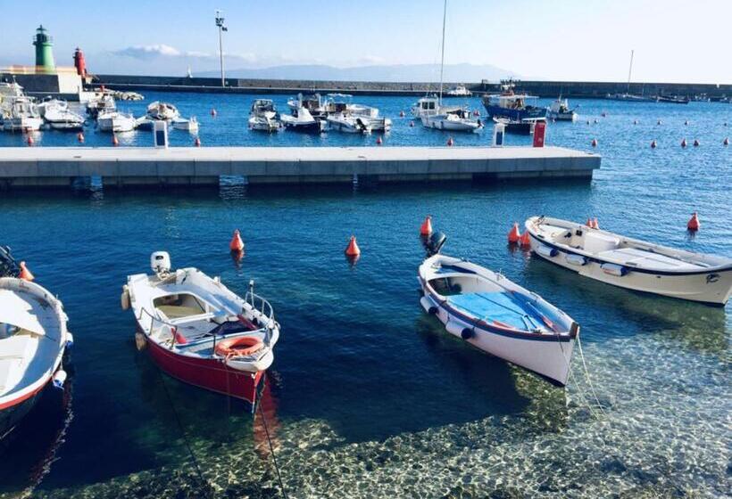 Отель La Guardia