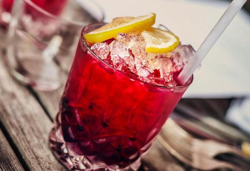 Отель La Guardia