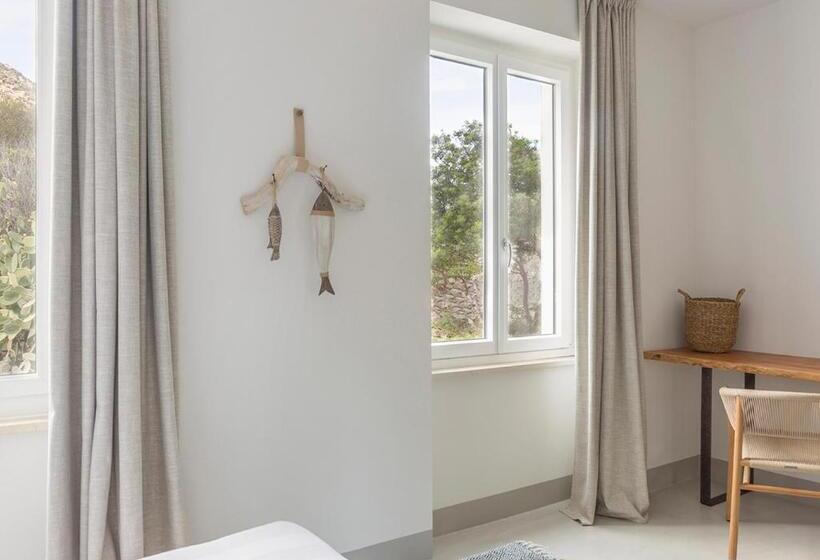 Отель La Guardia