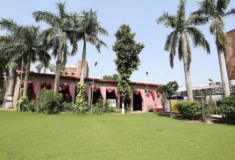 Hotelli Oyo 18501 The Palms Resort