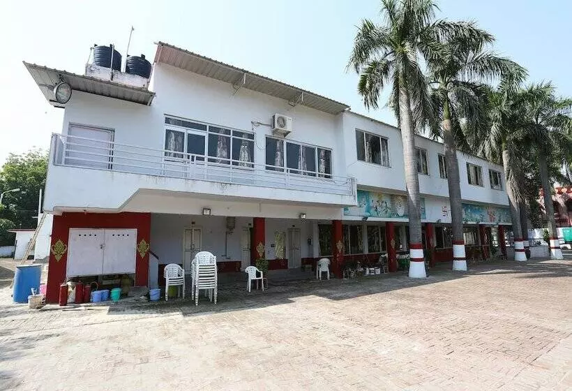 Hotelli Oyo 18501 The Palms Resort