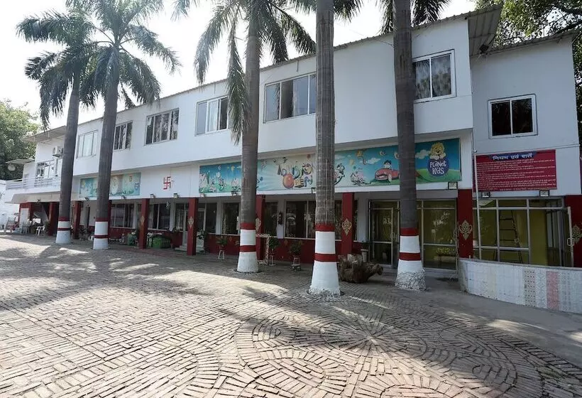 Hotelli Oyo 18501 The Palms Resort