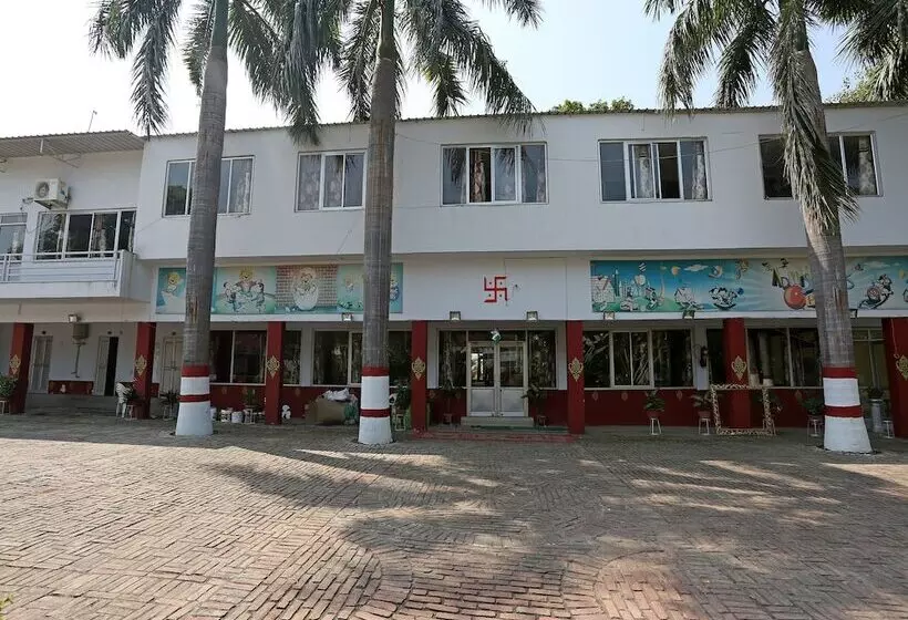 Hotelli Oyo 18501 The Palms Resort