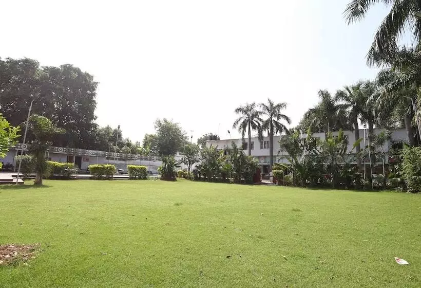 Hotelli Oyo 18501 The Palms Resort