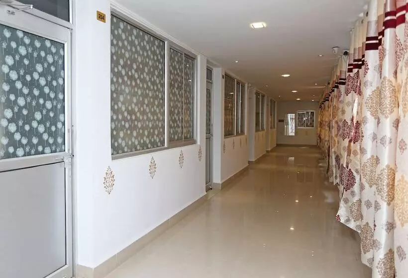 Hotelli Oyo 18501 The Palms Resort