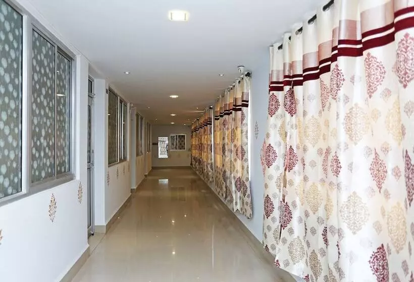 Hotelli Oyo 18501 The Palms Resort