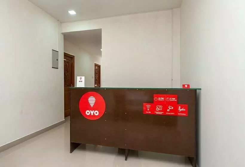 ホテル Oyo 26677 Pmr Guest Inn