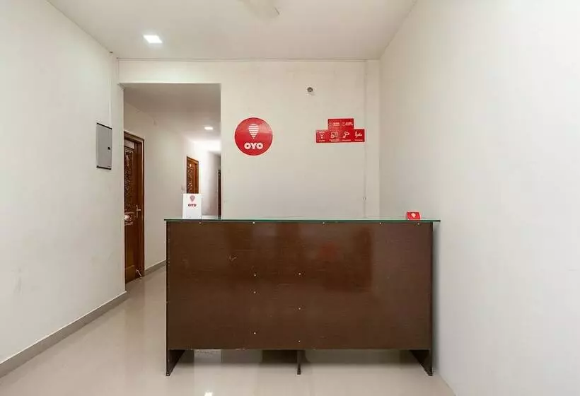ホテル Oyo 26677 Pmr Guest Inn