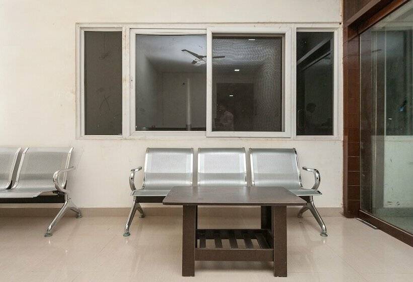 هتل Oyo 26677 Pmr Guest Inn