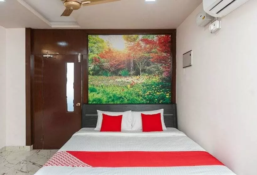 ホテル Oyo 26677 Pmr Guest Inn