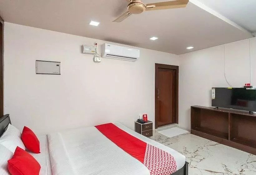 ホテル Oyo 26677 Pmr Guest Inn