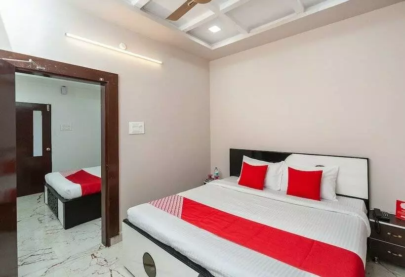 ホテル Oyo 26677 Pmr Guest Inn