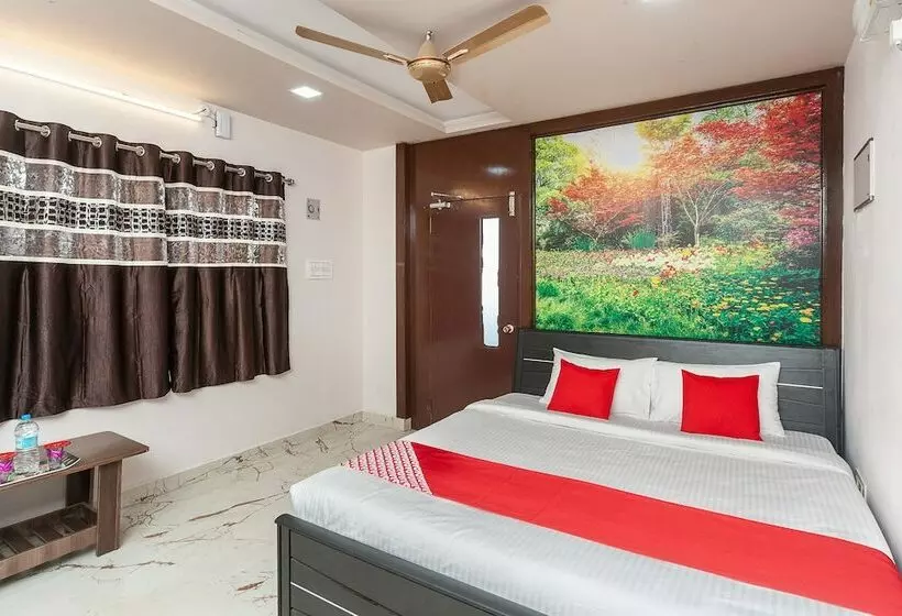 ホテル Oyo 26677 Pmr Guest Inn