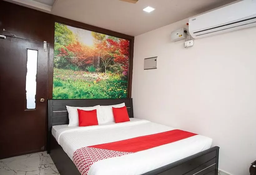ホテル Oyo 26677 Pmr Guest Inn