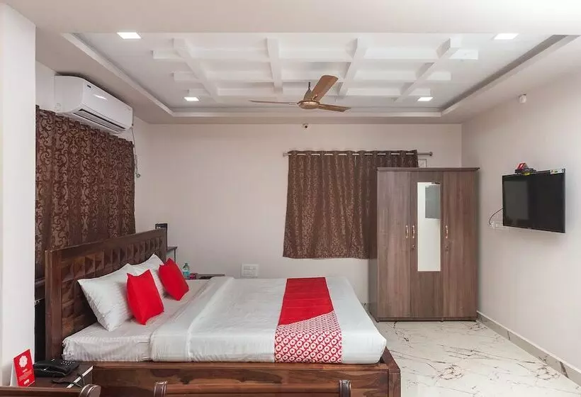 ホテル Oyo 26677 Pmr Guest Inn
