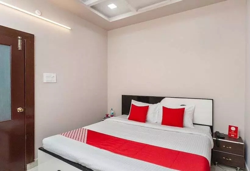 ホテル Oyo 26677 Pmr Guest Inn