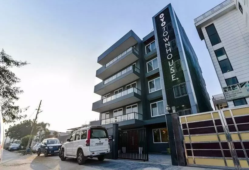 ホテル Oyo Townhouse 079 Sector 46