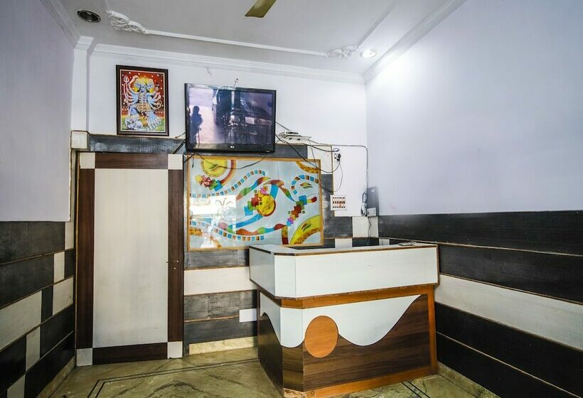 Oyo 24753 Hotel Preet