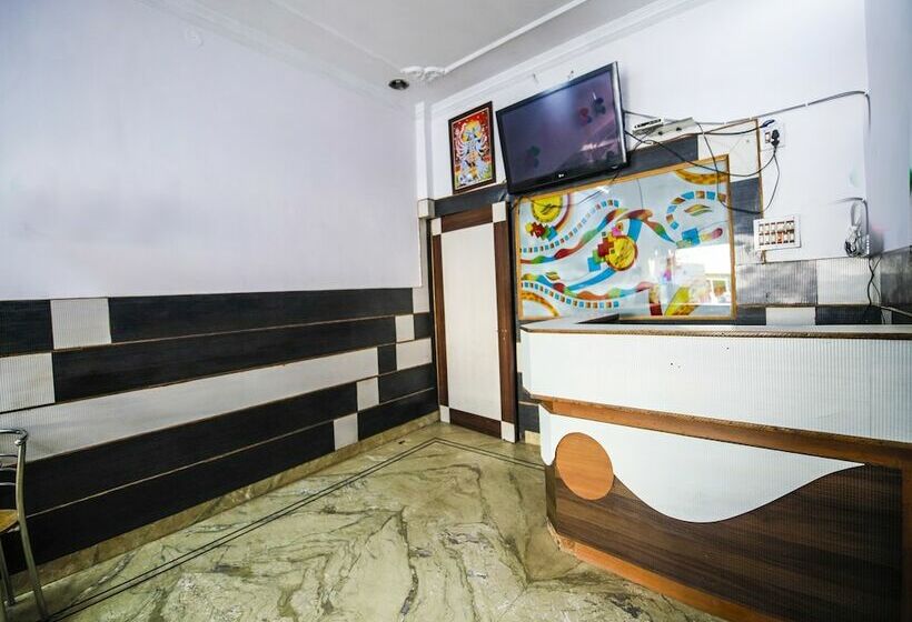 Oyo 24753 Hotel Preet