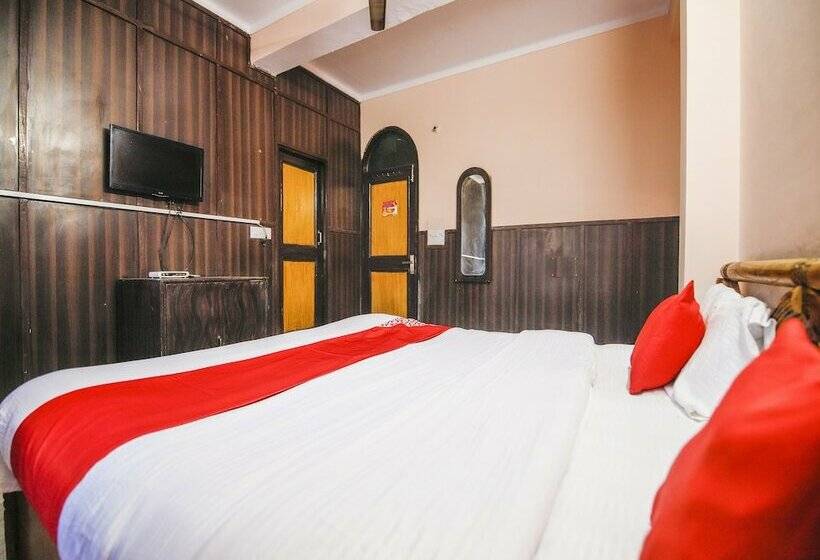 Oyo 24753 Hotel Preet