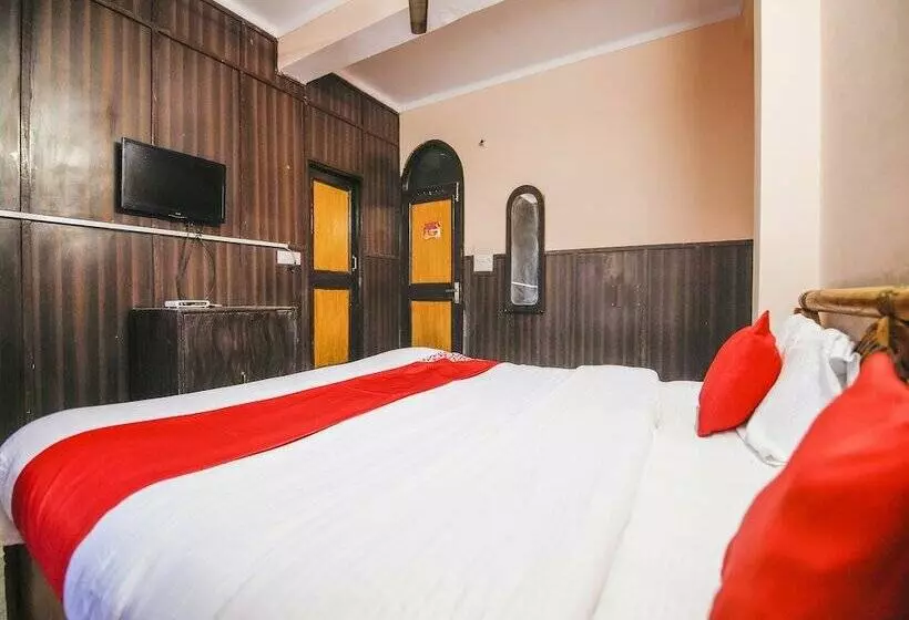 Oyo 24753 Hotel Preet