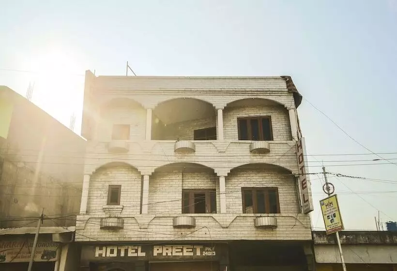Oyo 24753 Hotel Preet