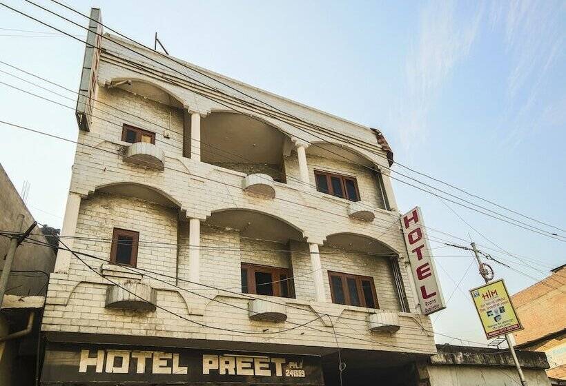 Oyo 24753 Hotel Preet