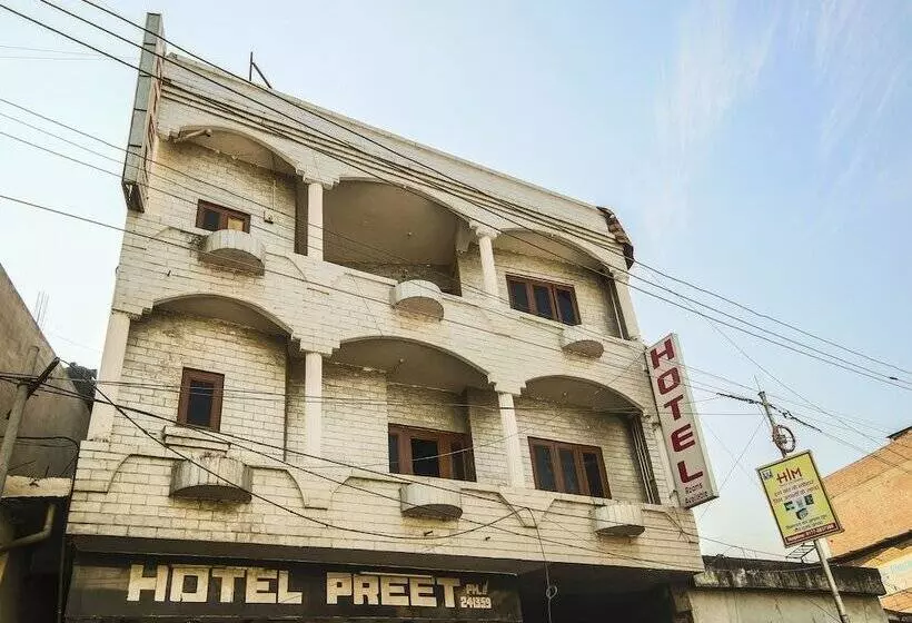 Oyo 24753 Hotel Preet
