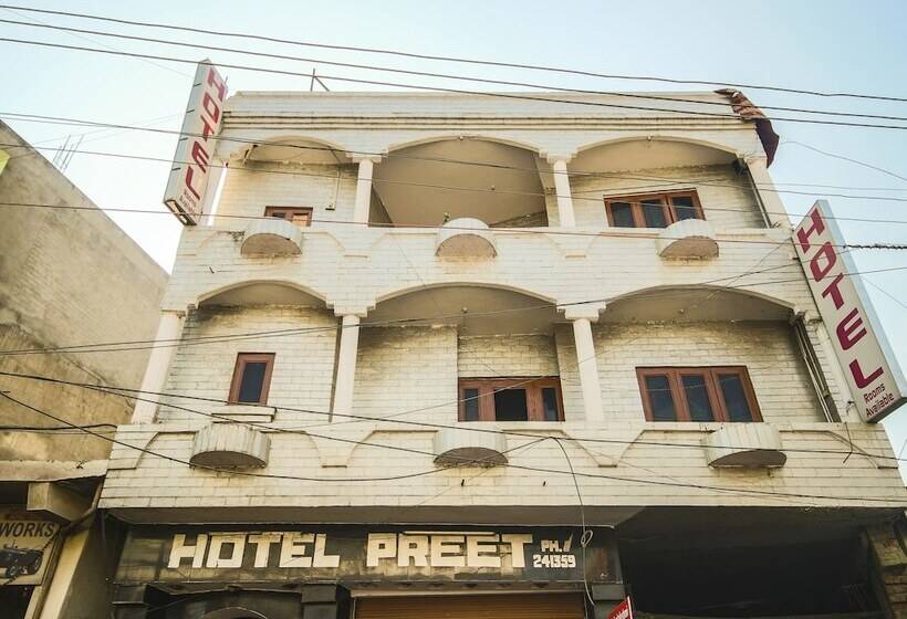 Oyo 24753 Hotel Preet