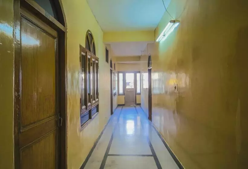 Oyo 24753 Hotel Preet