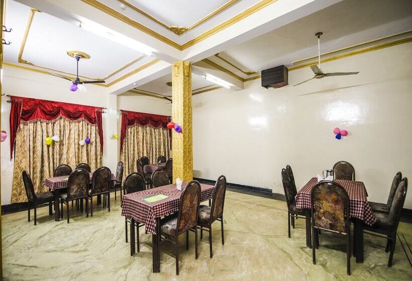 Oyo 24753 Hotel Preet