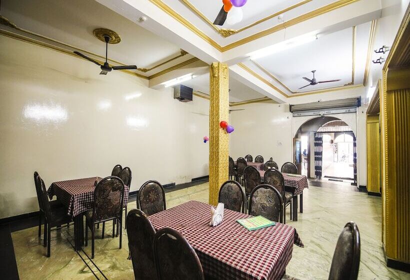 Oyo 24753 Hotel Preet