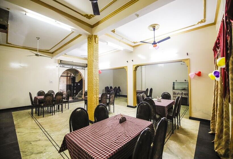 Oyo 24753 Hotel Preet