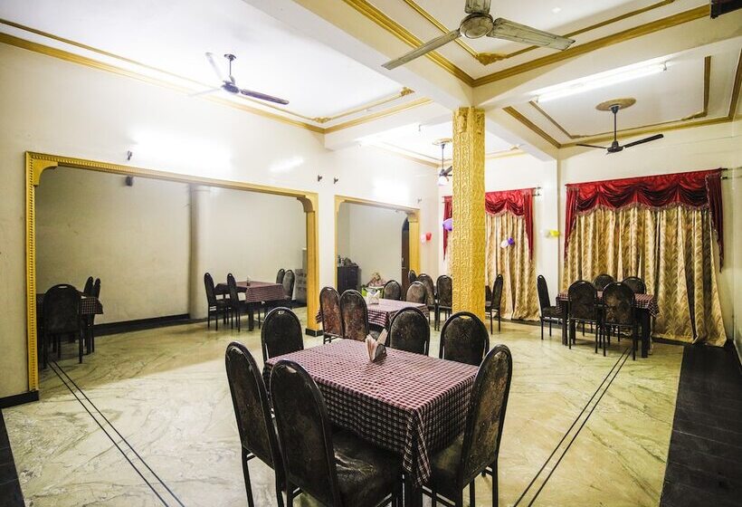 Oyo 24753 Hotel Preet